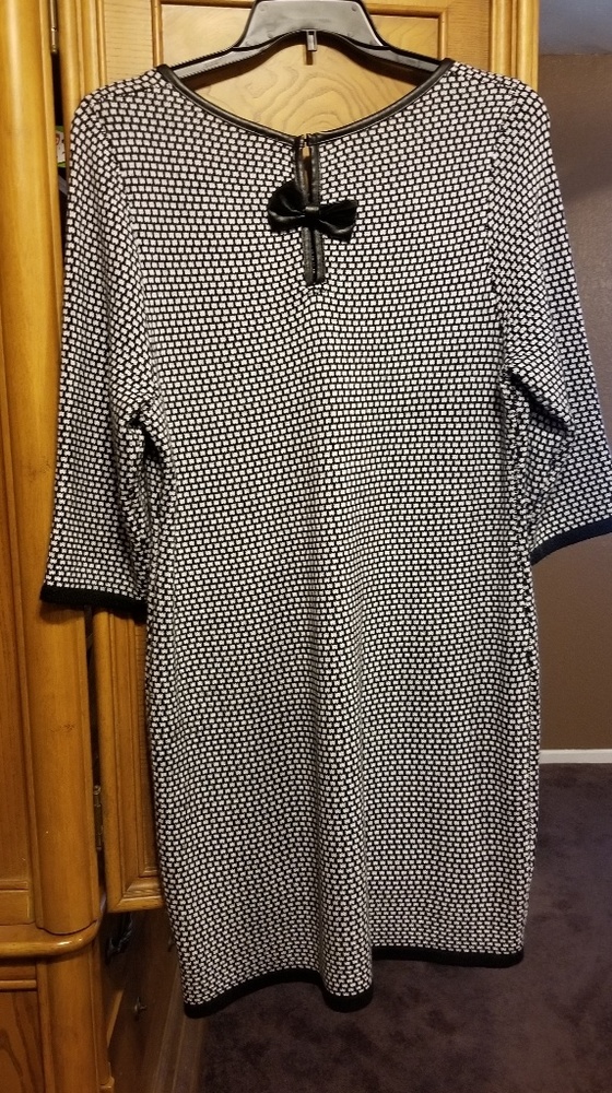 Dress - Picture 2 of 2